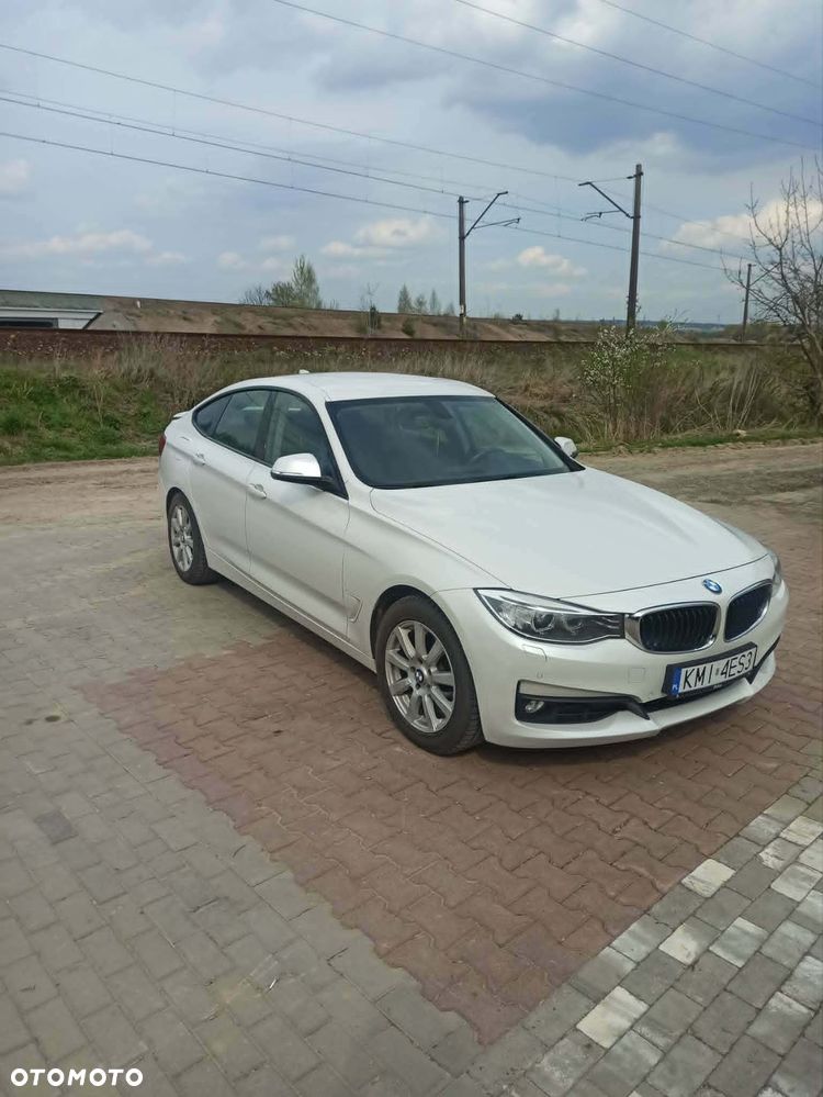 BMW Seria 3 318d EU6 - 2