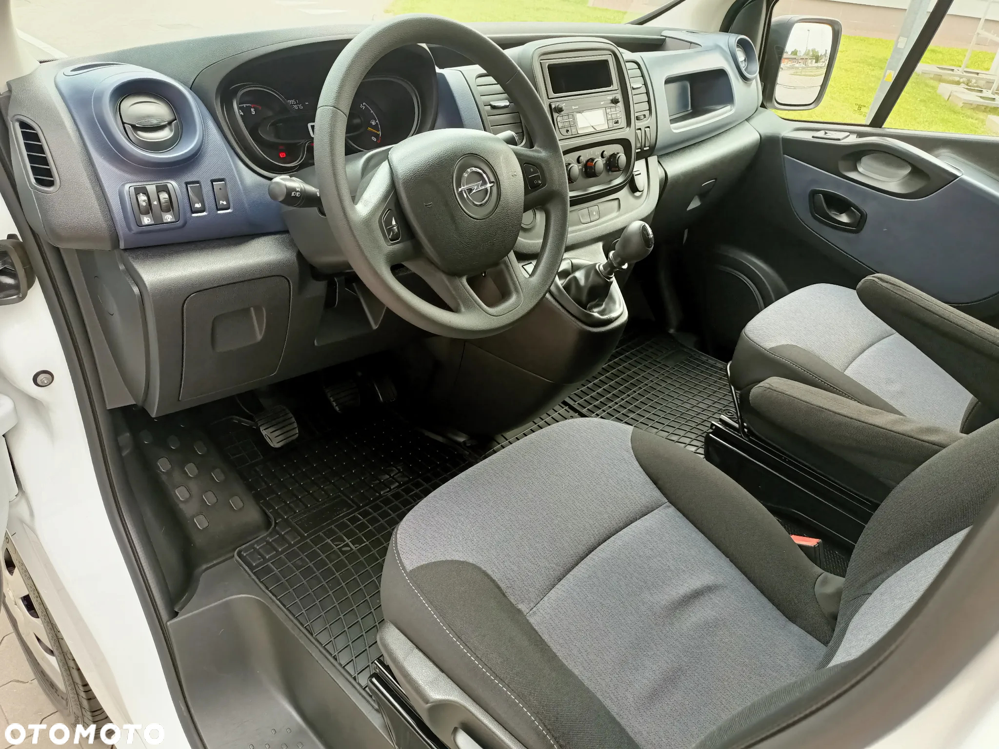 Opel VIVARO 5-cio OSOBOWY LONG - 23