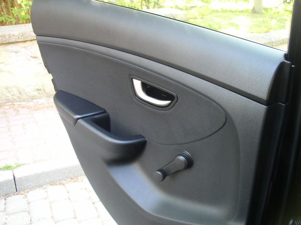 Hyundai i30 blue 1.4 Classic - 13