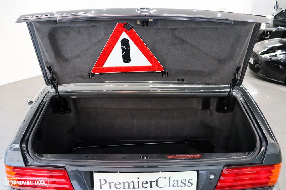 Mercedes-Benz SL 300 - 27