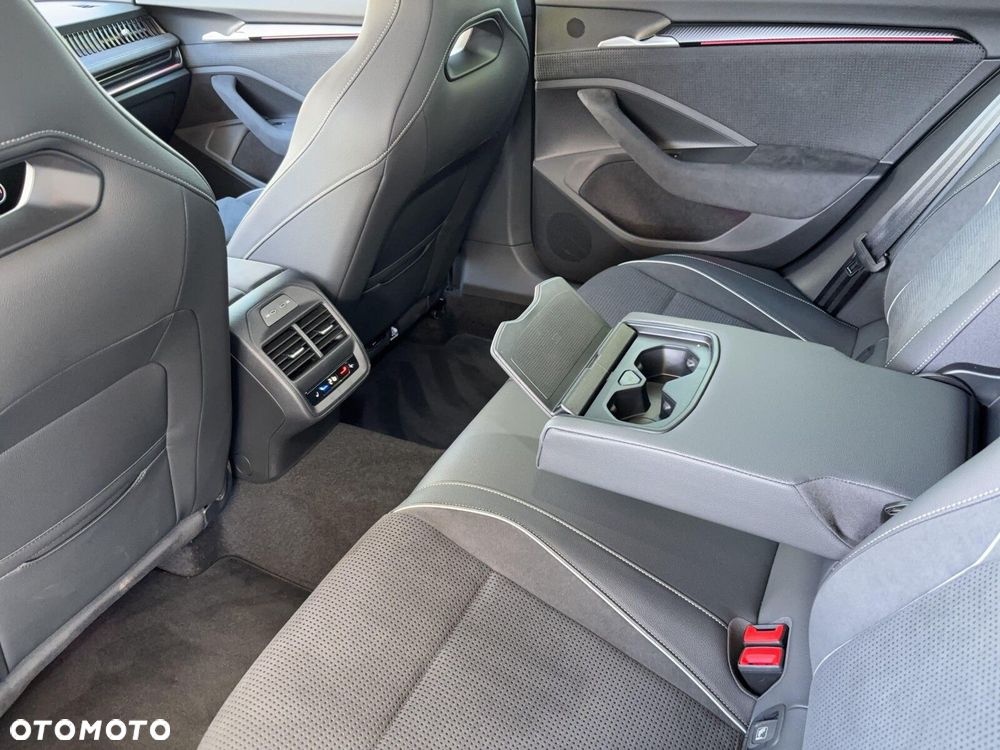 Skoda Superb 2.0 TDI SCR 4x4 Sportline DSG - 18