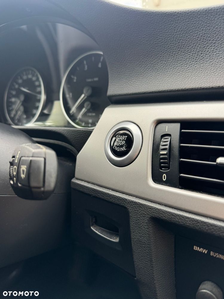 BMW Seria 3 320i - 27