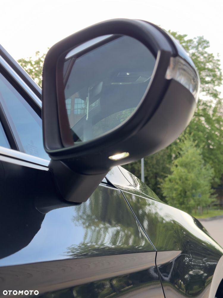 Volkswagen Passat 1.6 TDI SCR DSG Conceptline - 20