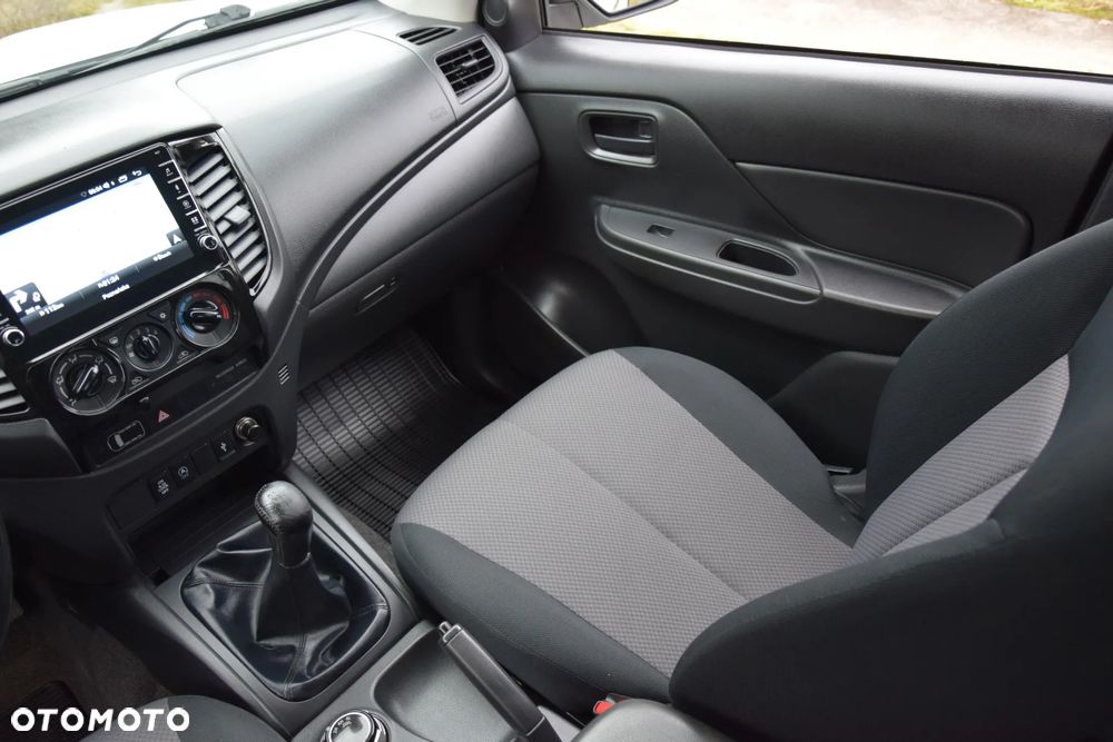 Mitsubishi L200 2.2 d DC Intense - 13