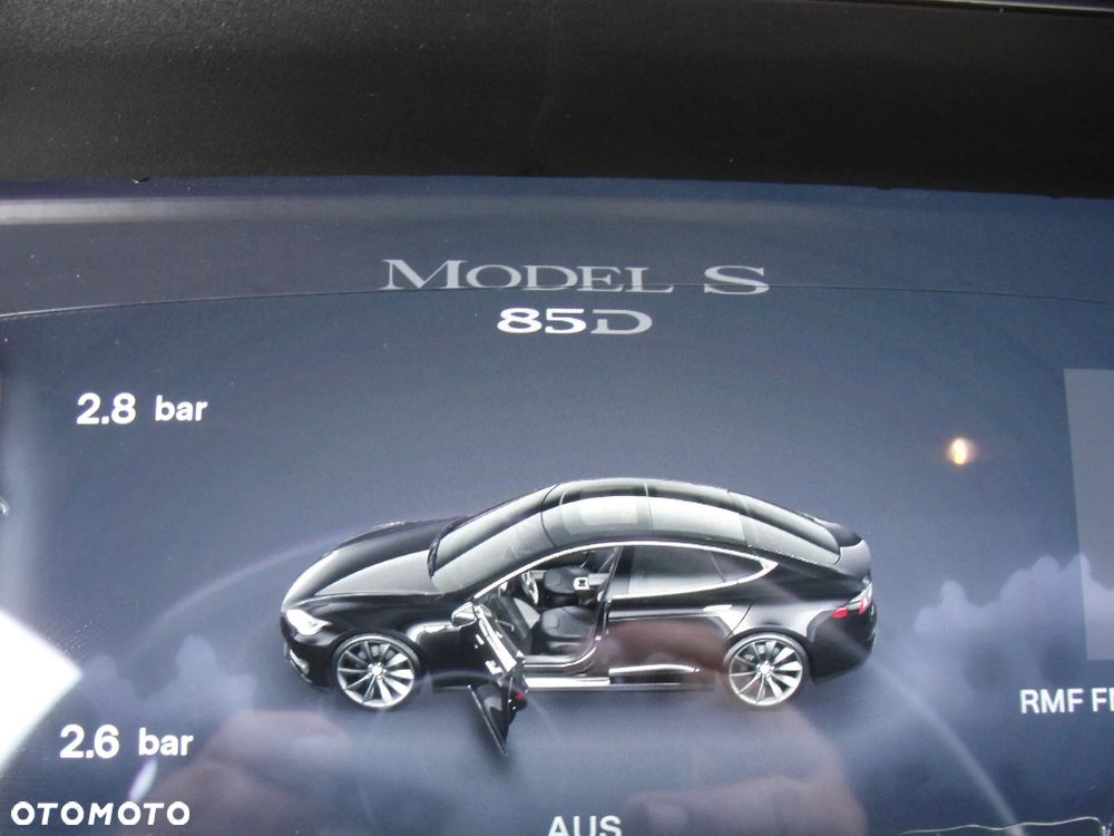 Tesla Model S - 13
