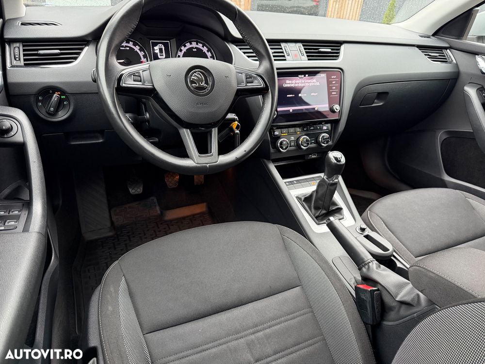 Skoda Octavia Combi Diesel 1.6 TDI Ambition - 2