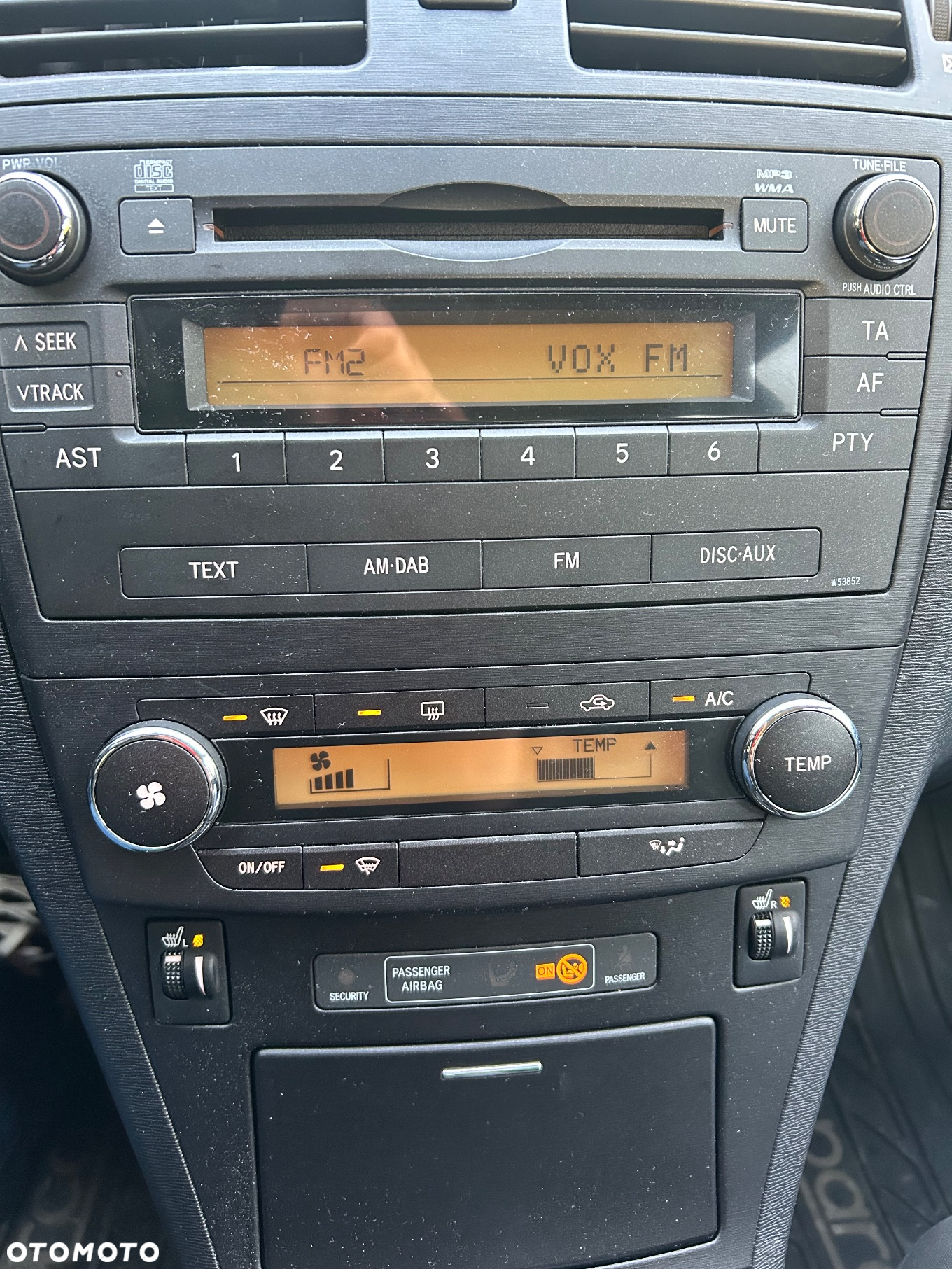 Toyota Avensis 1.6 Active - 24
