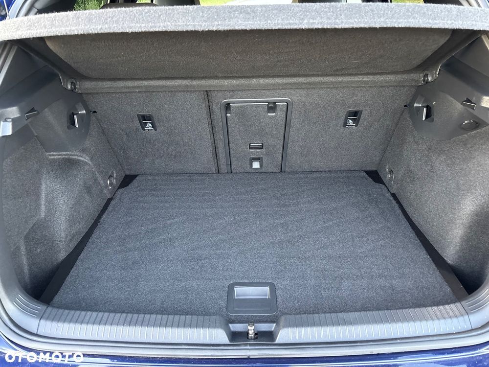 Volkswagen Golf 1.5 eTSI OPF DSG R-Line - 33