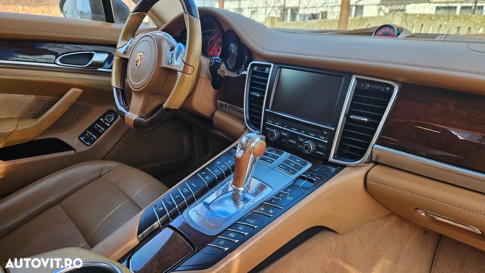 Porsche Panamera - 21