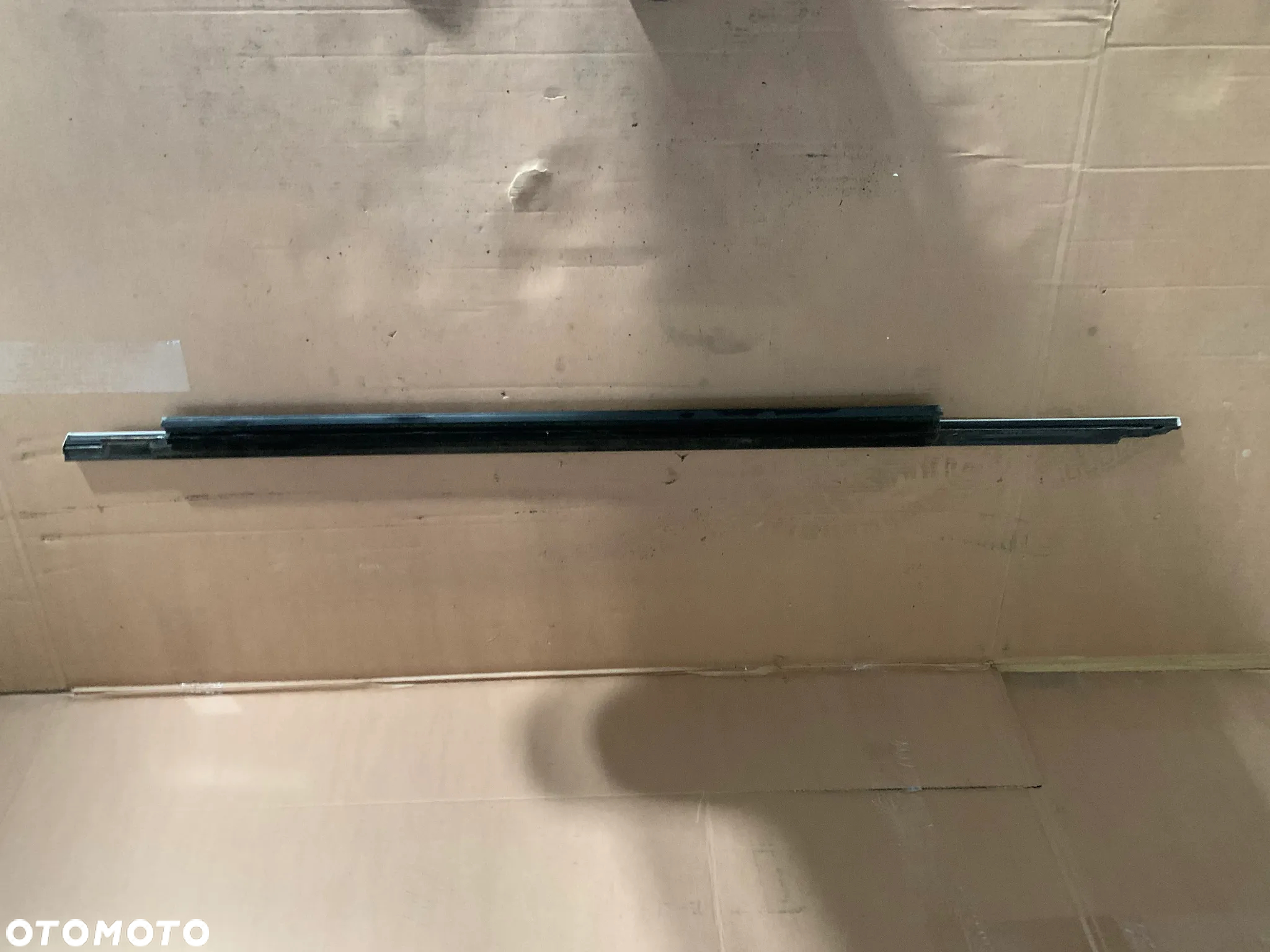 Listwa zgarniająca drzwi chrom prawy przód przednia prawa Audi A4 B8 8K0853284H - 3