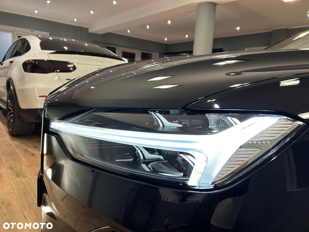 Volvo XC 60 B4 B Plus Dark - 11