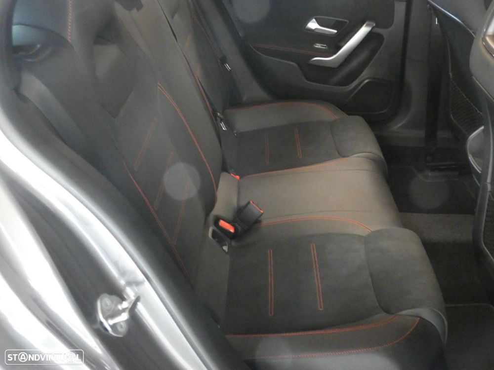 Mercedes-Benz A 180 d AMG Line - 32