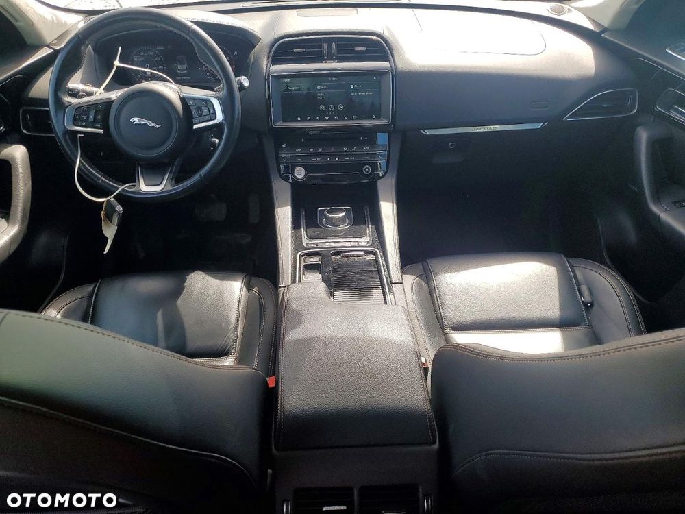 Jaguar F-Pace 2.0 P250 mHEV AWD - 9