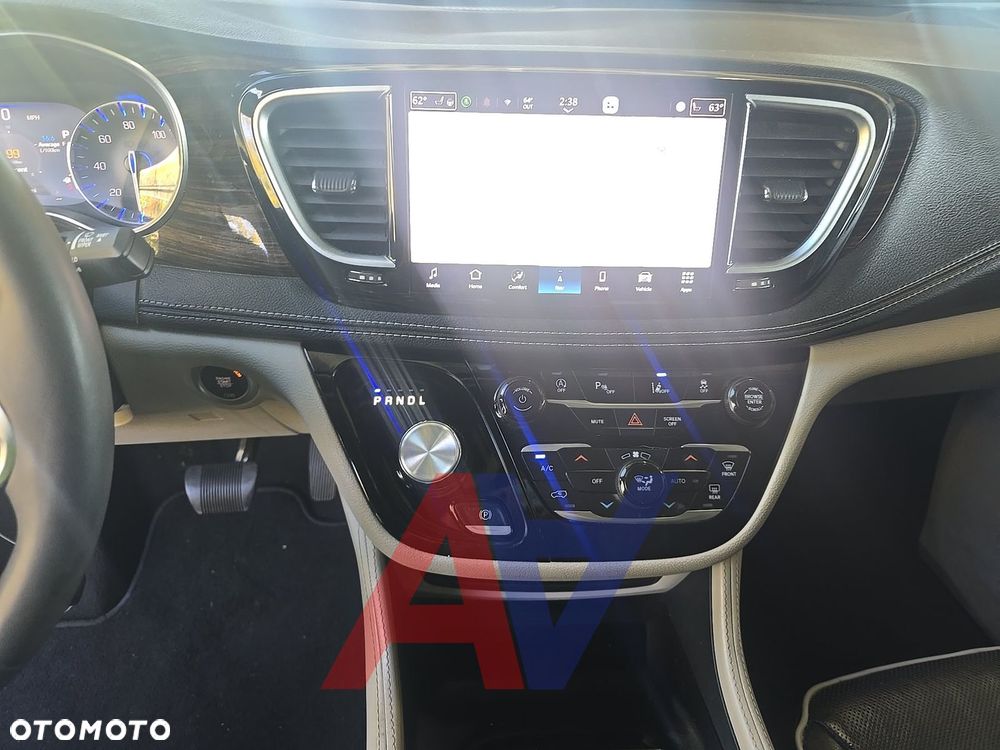 Chrysler Pacifica - 12