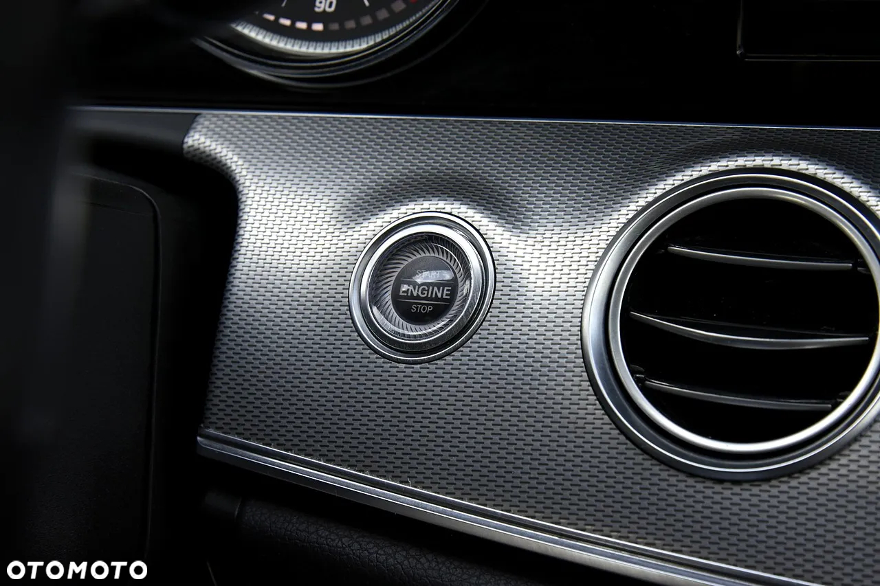 Mercedes-Benz Klasa E 220 d 4Matic T 9G-TRONIC Avantgarde - 30