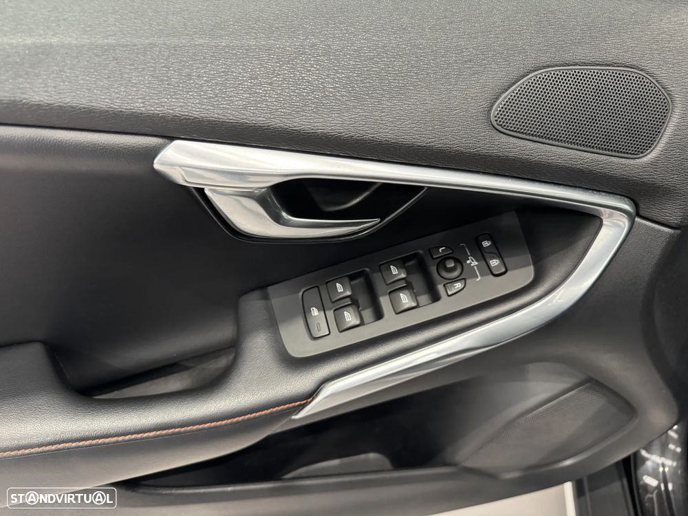 Volvo V40 Cross Country 2.0 D3 Volvo Ocean Race - 17