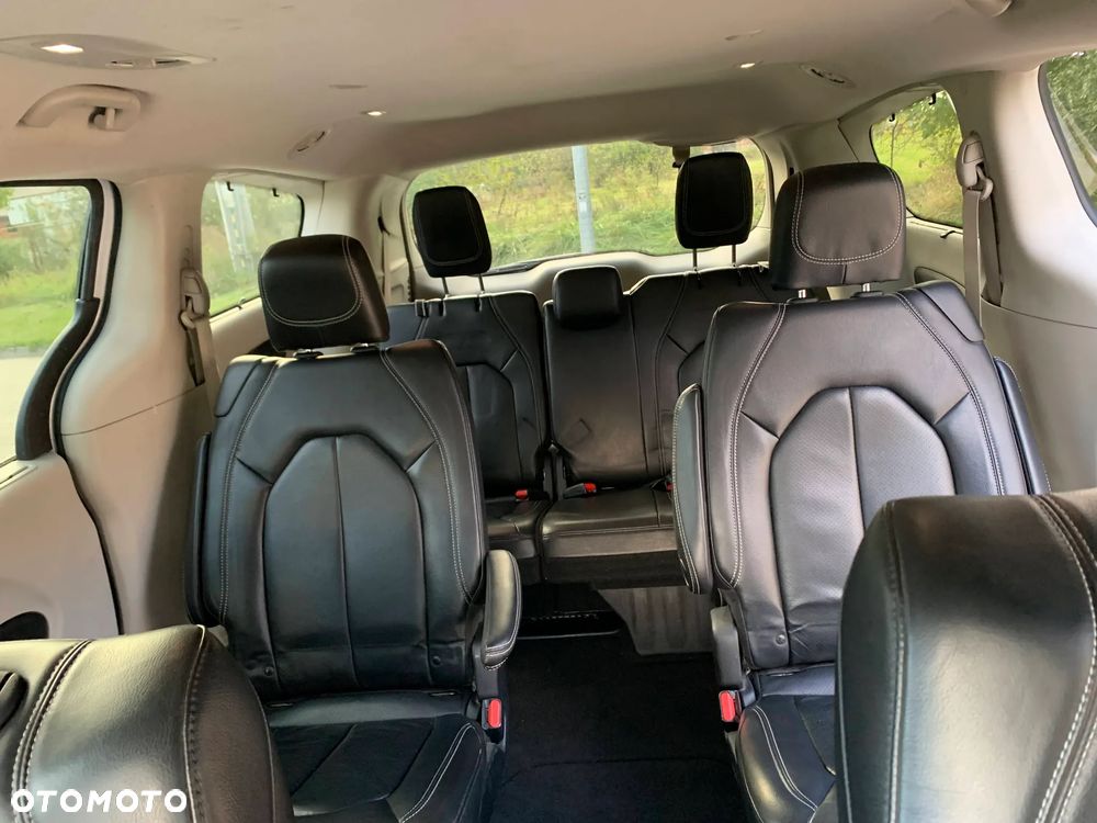 Chrysler Pacifica - 25