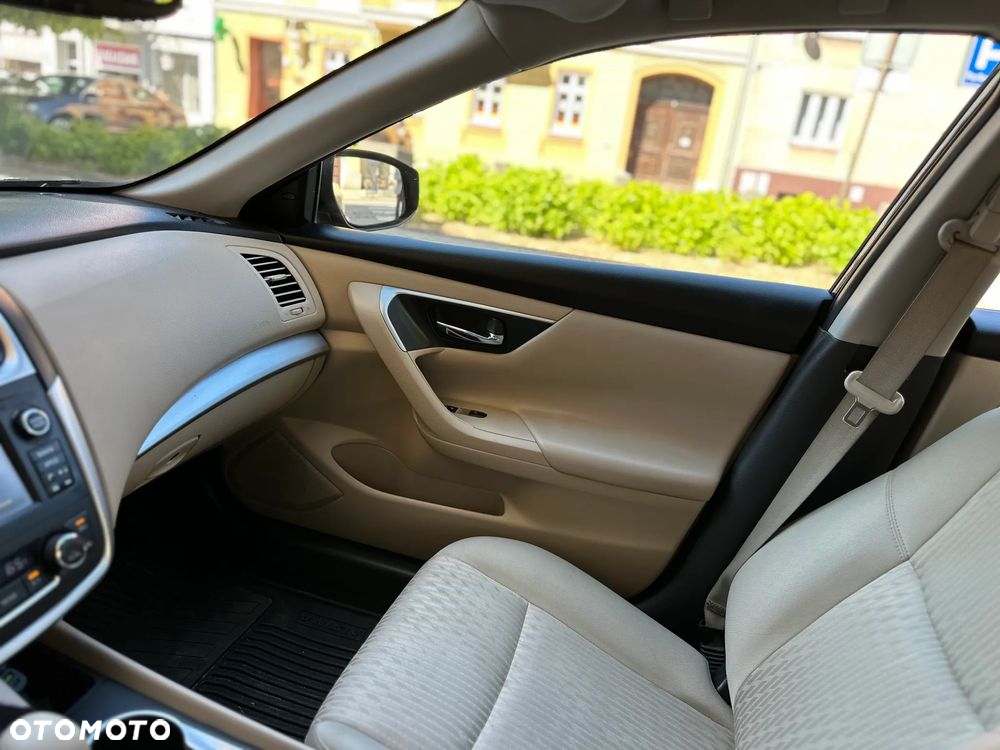 Nissan Altima - 14