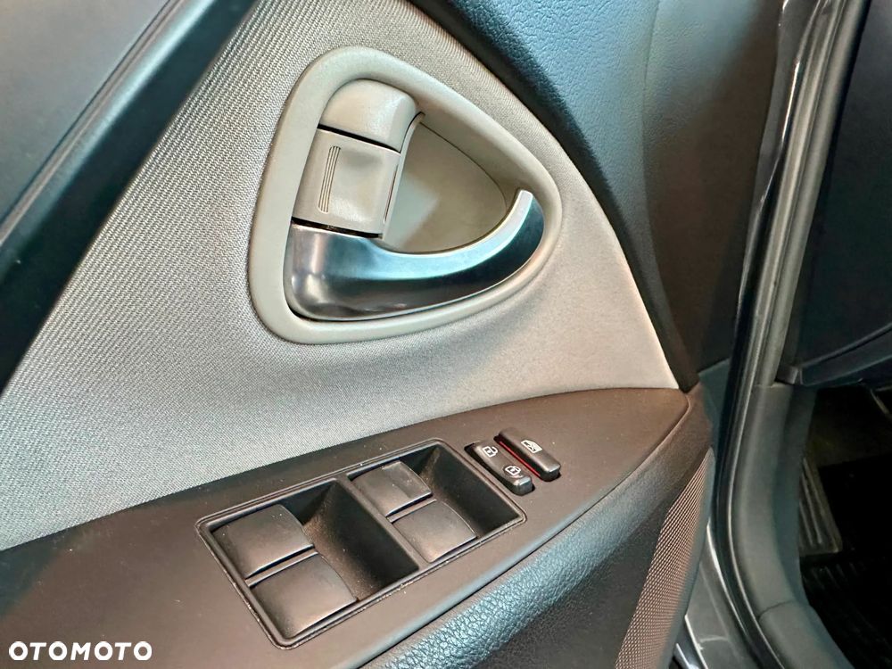 Toyota Avensis 2.0 D-4D Premium - 11