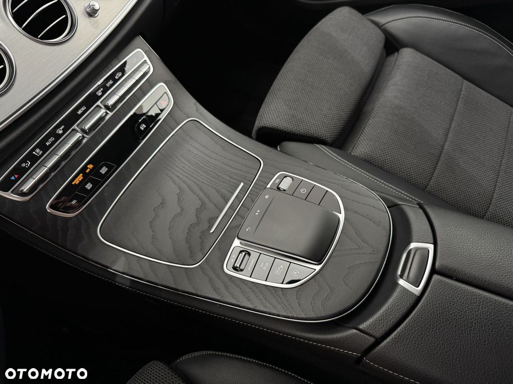 Mercedes-Benz Klasa E 220 d AMG/Avantgarde - 26