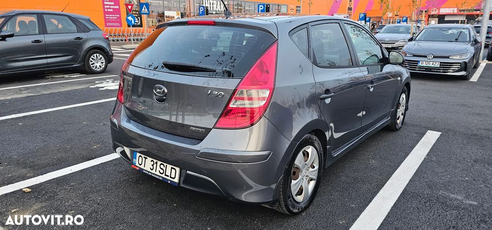 Hyundai i30 1.6 CRDi CLASSIC - 4