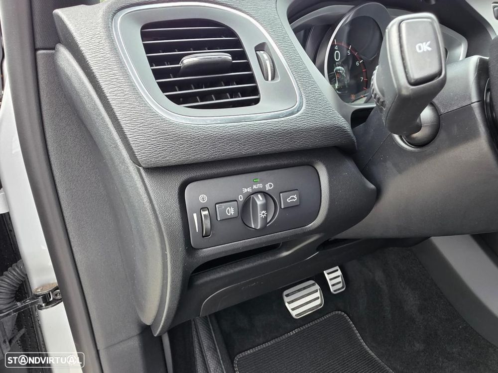 Volvo V40 1.5 T3 Sport Edition R Geartronic - 31