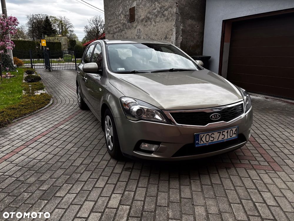 Kia Ceed 1.4 S Euro2012 - 1