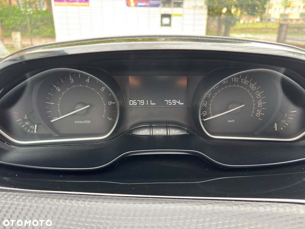 Peugeot 2008 PureTech 82 Signature - 35