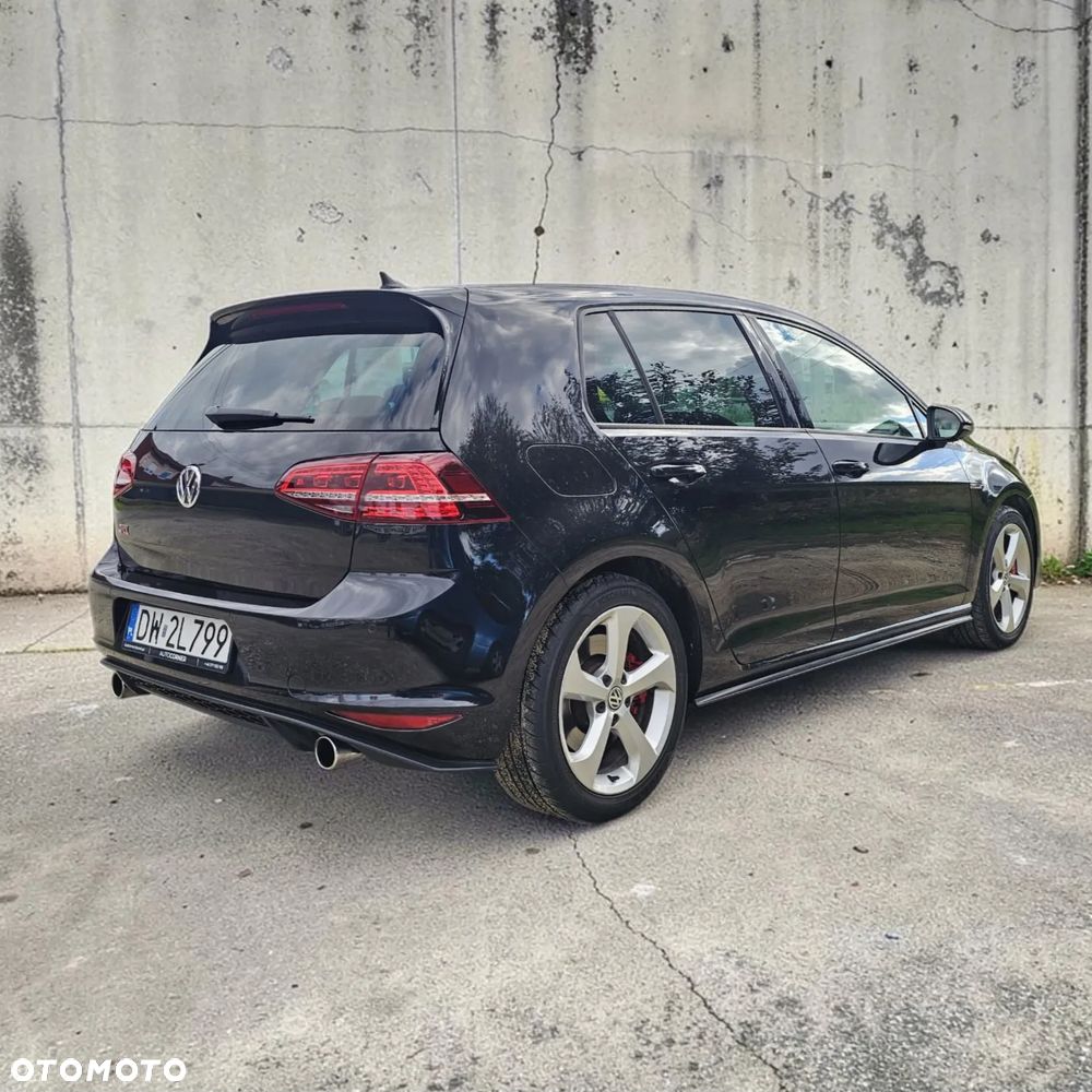 Volkswagen Golf - 5
