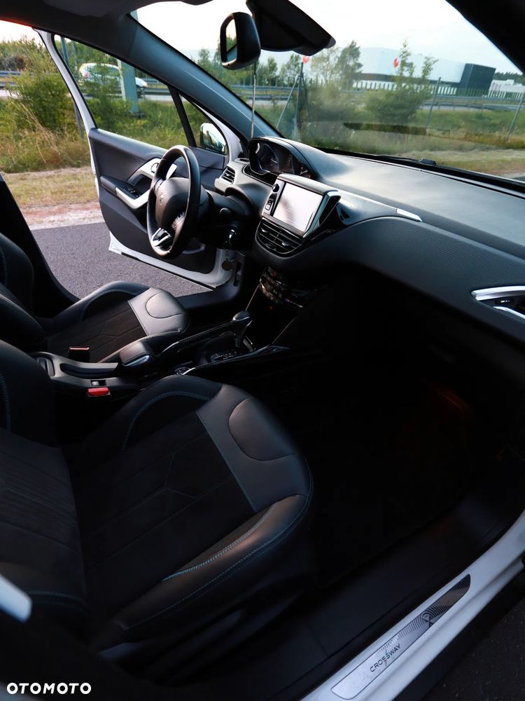 Peugeot 2008 1.2 Pure Tech GPF Crossway S&S EAT6 - 13