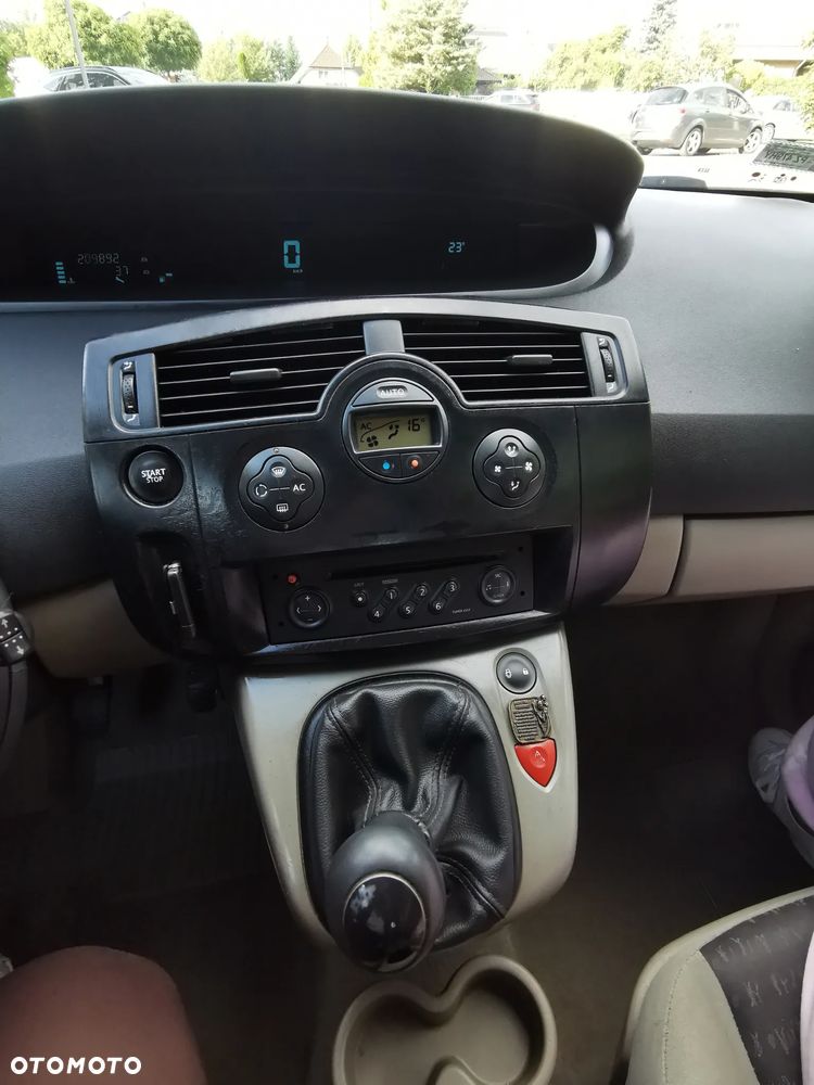 Renault Scenic 1.6 16V Confort Privilege - 9