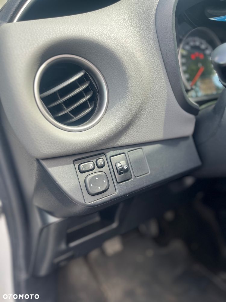 Toyota Yaris 1.33 Premium EU6 - 6