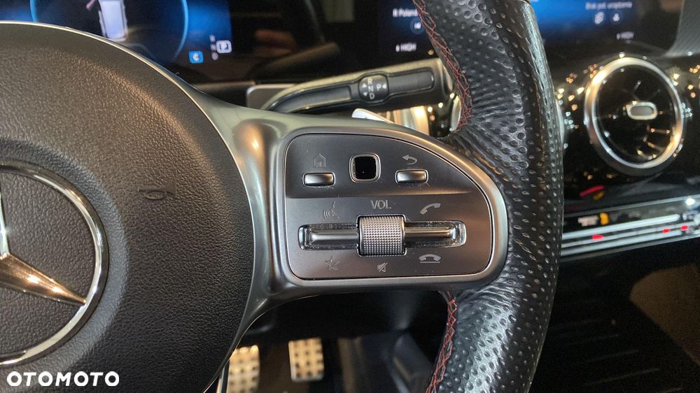 Mercedes-Benz GLB 200 AMG Line 7G-DCT - 21