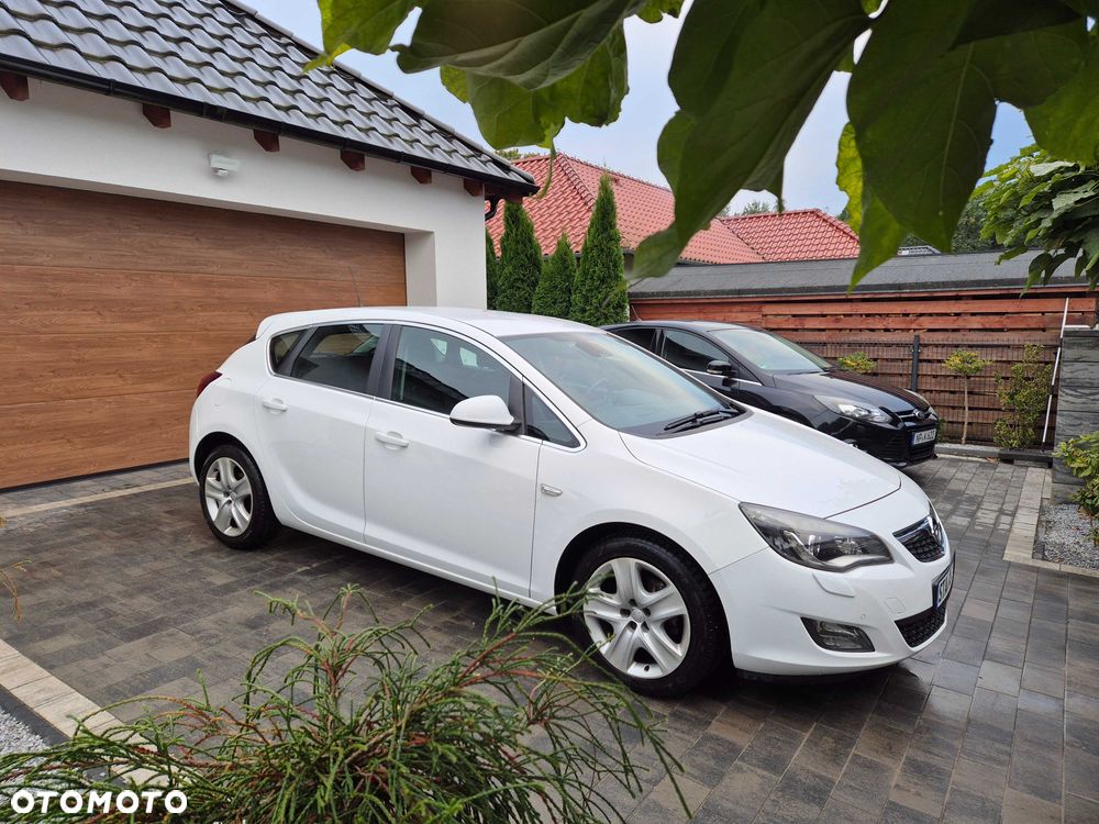 Opel Astra 2010 photo 3
