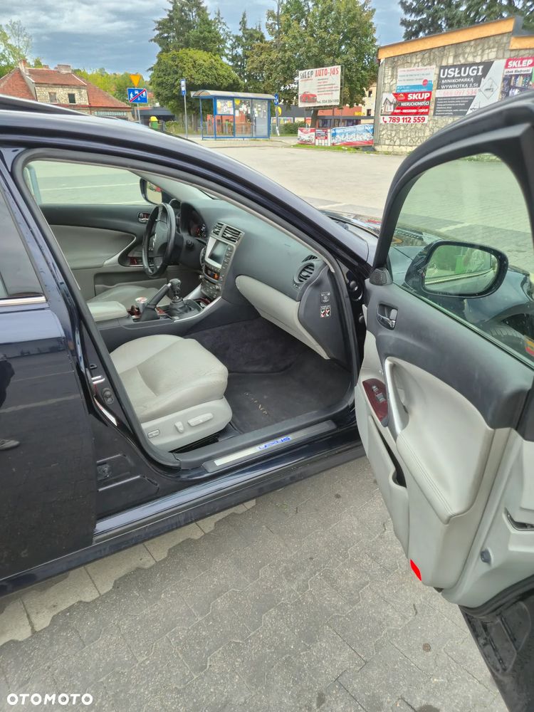 Lexus IS 220 D Prestige - 12