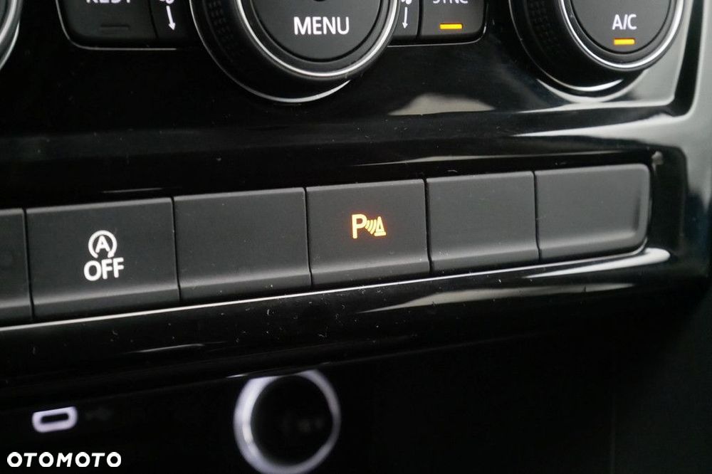 Volkswagen Touran - 17