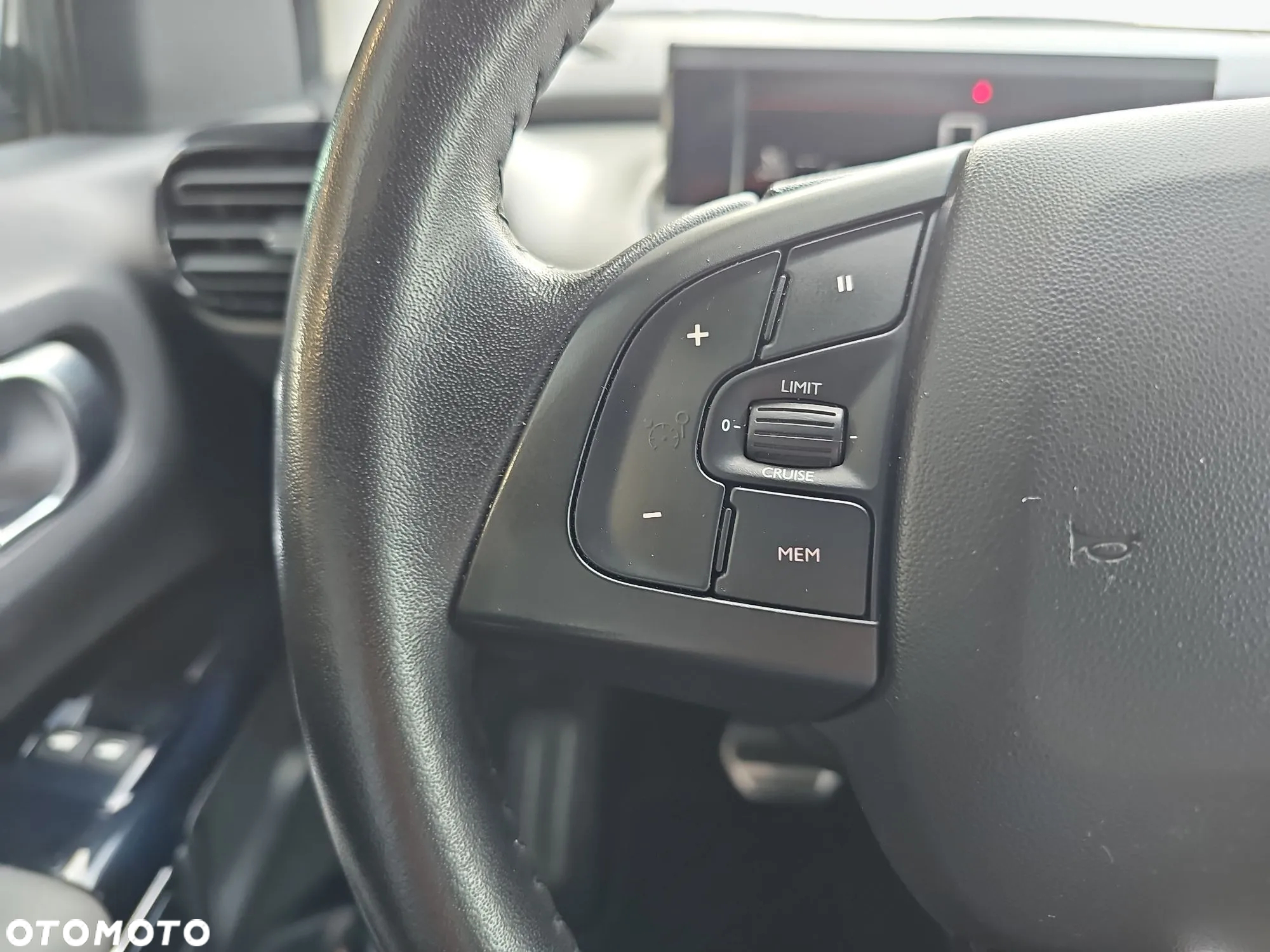 Citroën C4 Cactus 1.2 PureTech Shine S&S EAT6 - 17