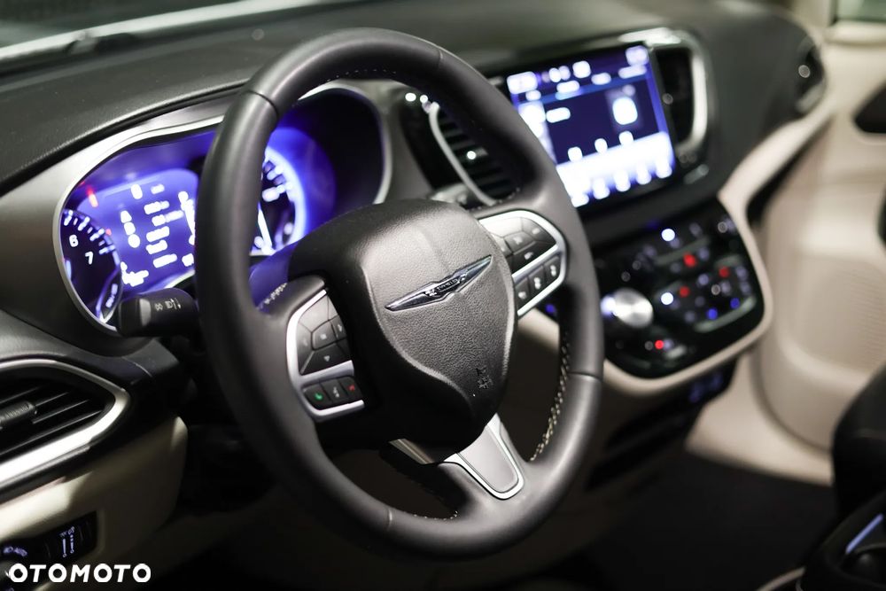 Chrysler Pacifica - 14
