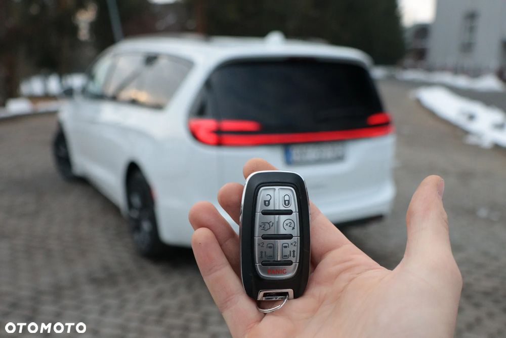 Chrysler Pacifica - 28