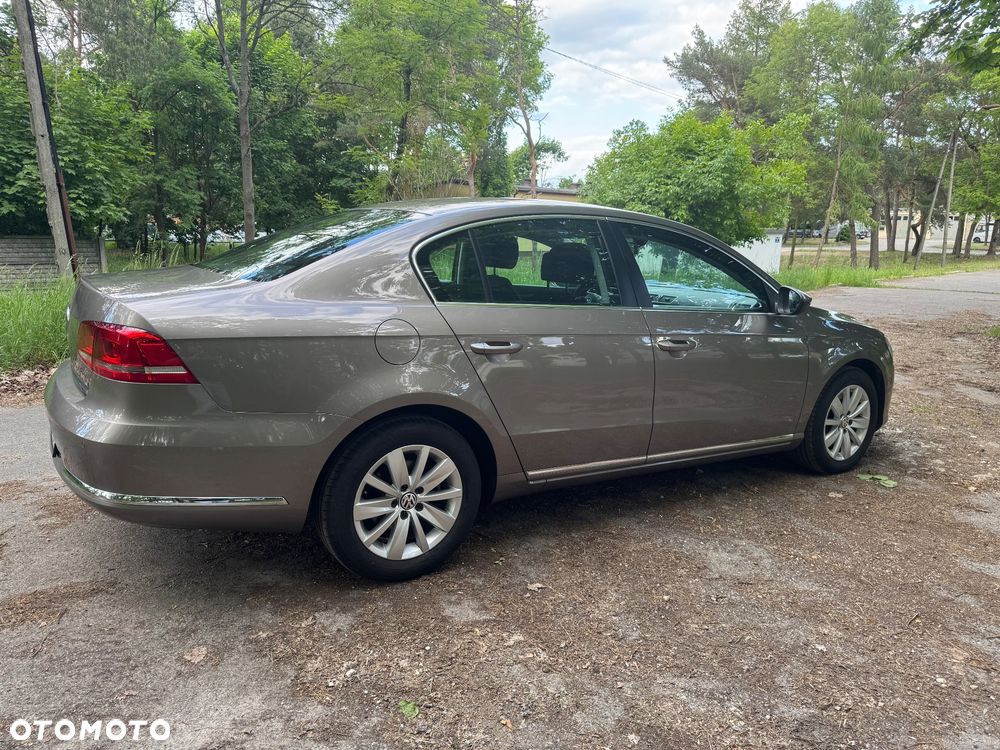 Volkswagen Passat - 10