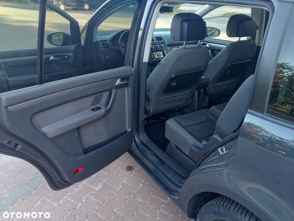 Volkswagen Touran 1.6 TDI DPF STYLE - 22