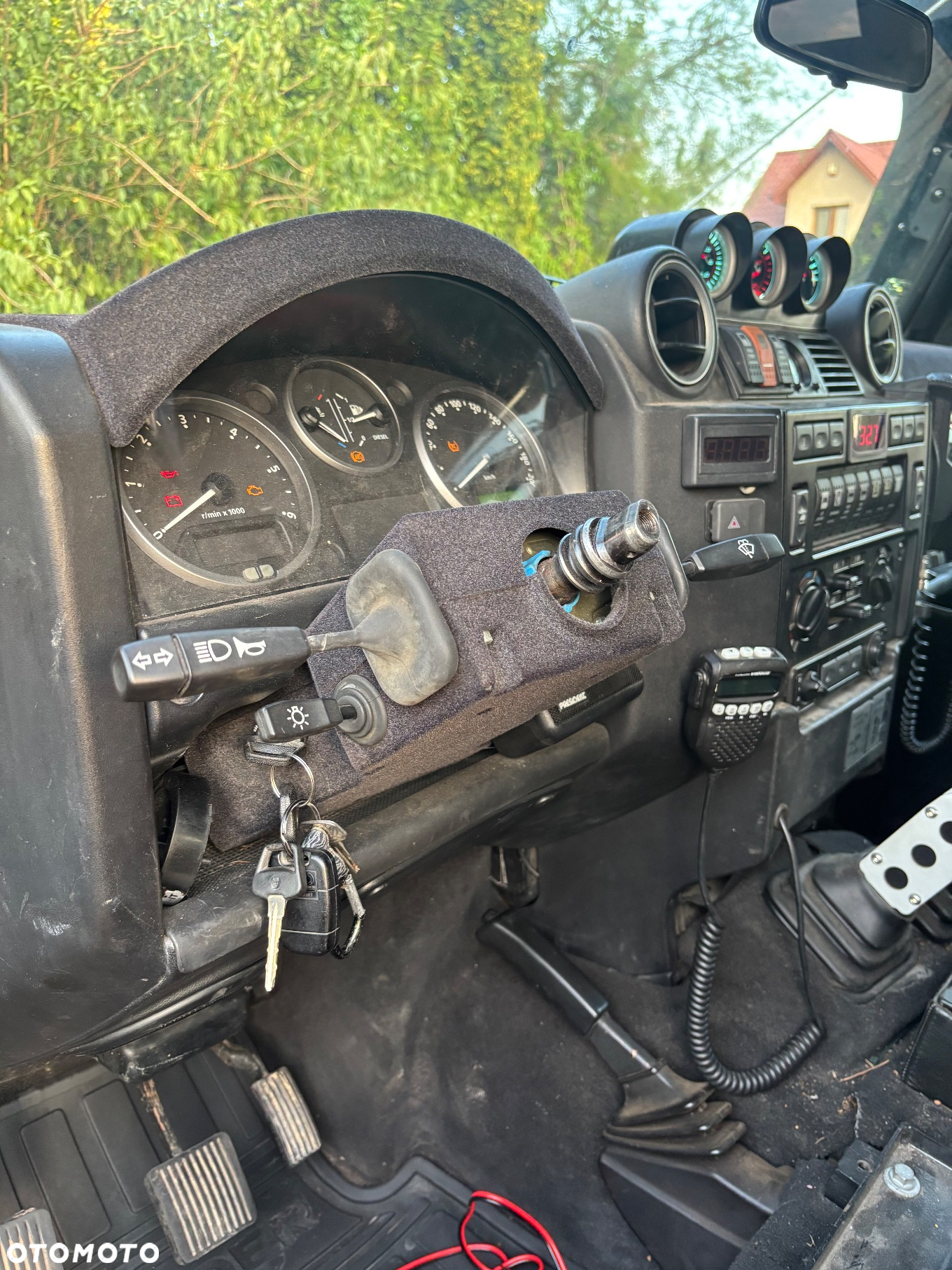 Land Rover Defender 90 Station Wagon SVX - 28