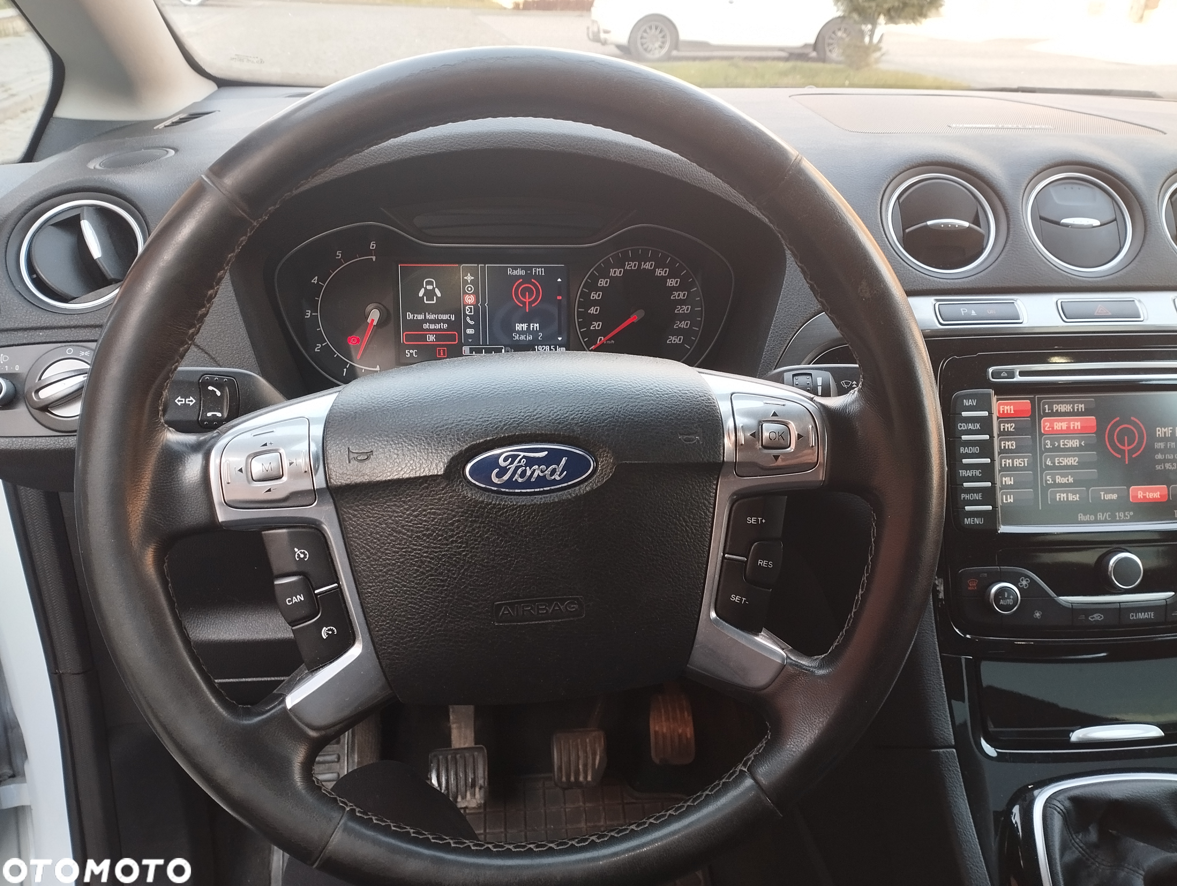 Ford S-Max - 11