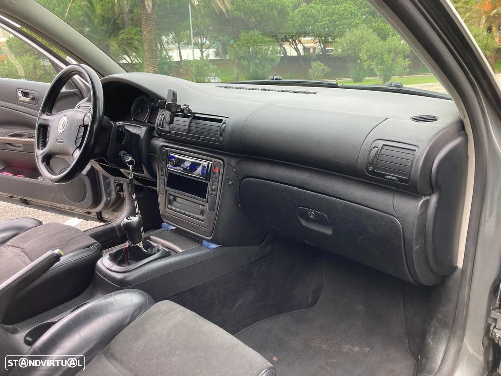 VW Passat Variant 1.9 TDi Highline 4M - 2