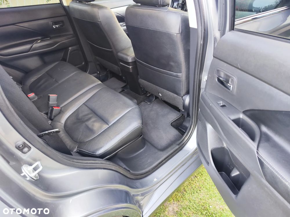 Mitsubishi Outlander - 26