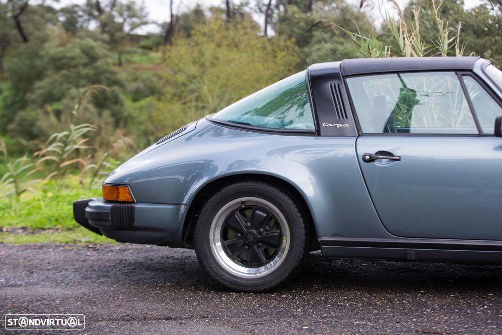 Porsche 911 Série F - 12