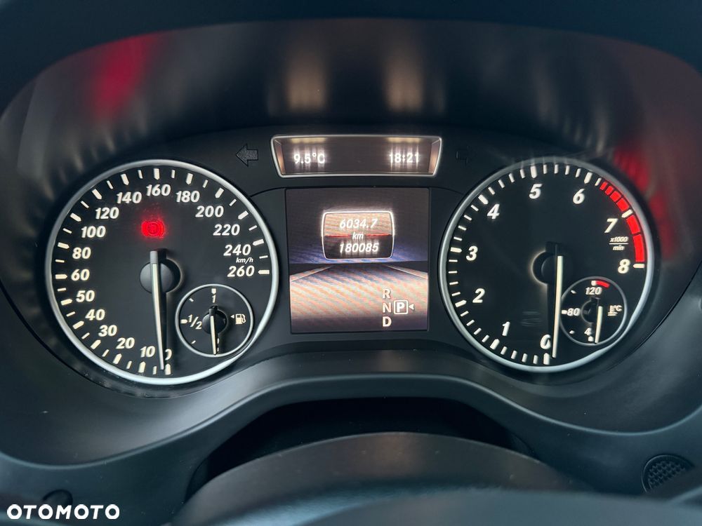 Mercedes-Benz Klasa A 180 7G-DCT - 12