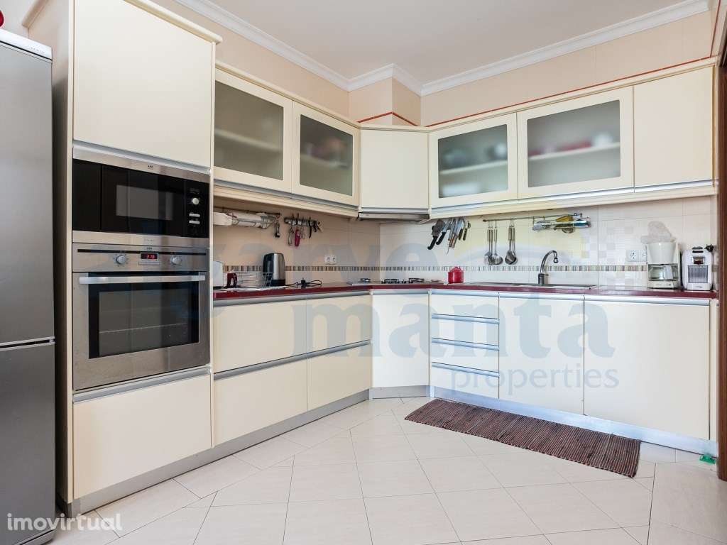 Moradia T4 Independente com Jardim, Piscina e Garagem - Vila Nova d... - Grande imagem: 4/44