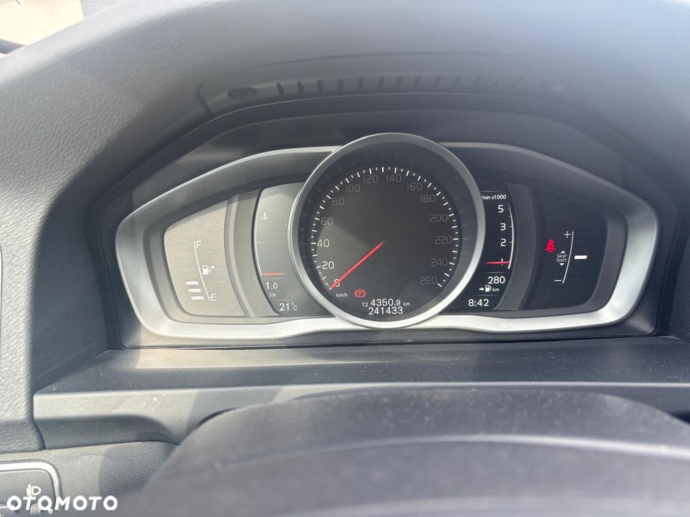 Volvo V60 D2 Drive-E Dynamic Edition (Kinetic) - 2