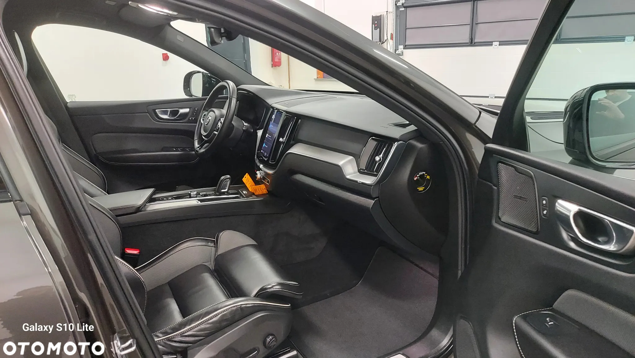 Volvo XC 60 B4 D Plus Dark - 19